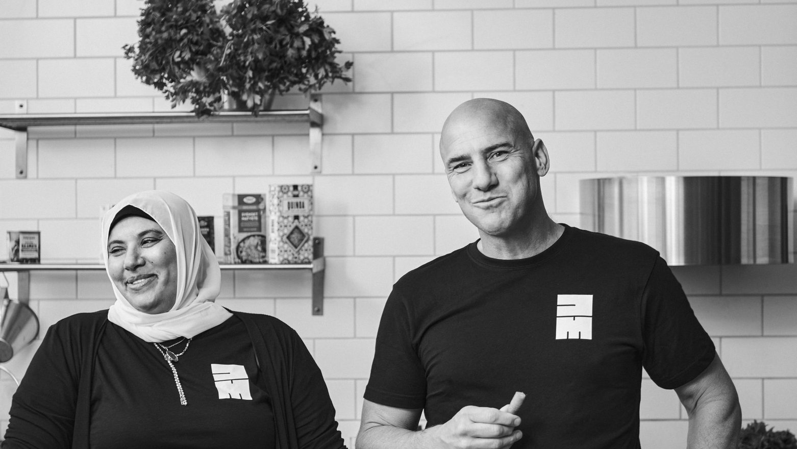 Dawlat Shaimma Abdou and Ola Nilsson in a kitchen