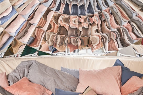 Colorful cushions from the ÖGONBLICK exhibition