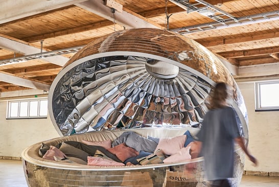 Installation from the ÖGONBLICK exhibition, a person is walking by