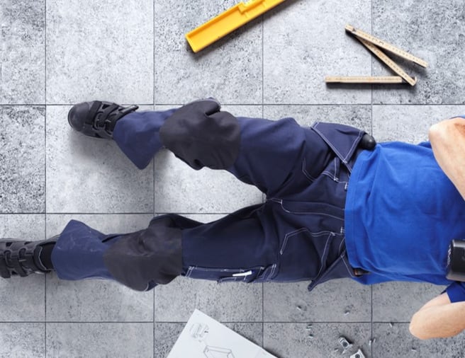 Traemand worker installing an IKEA kitchen as a service.